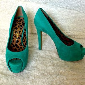 Barely worn Jessica Simpson, suede, teal platform heels, size 7. Great condition